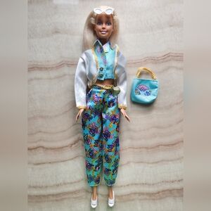 Barbie In Fashion Avenue Internationale Complete Outfit